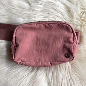 Lululemon Original Everywhere Belt Bag Deco Pink 1L EUC